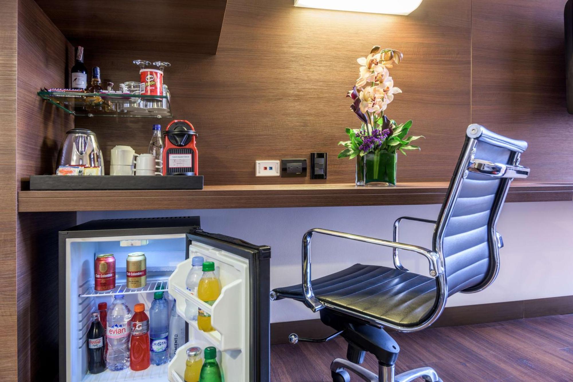 ホテル Nh コレクション ロイヤル アンディノ ボゴタ エクステリア 写真 A mini-bar in a hotel room